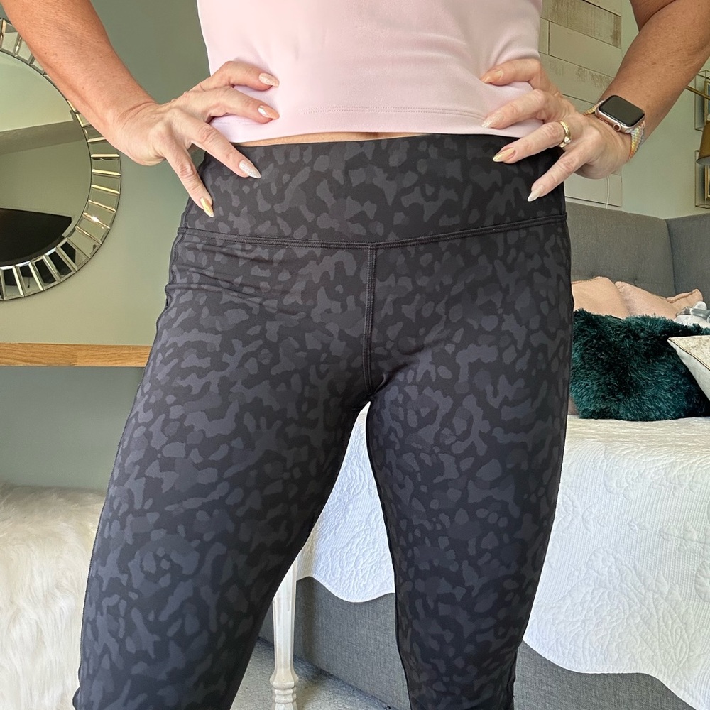 Lululemon Women's Black Patterned Crop Leggings
